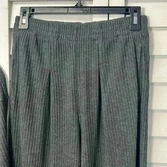 Elle Macpherson 2 Piece Ribbed Lounge Set. Top - Medium Pants - Small Gray - Picture 5 of 8